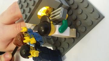 Egy lego kisfiú  újévi hiszti égetése