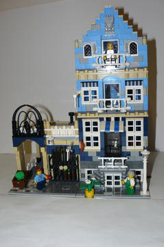 Lego Factory  10190 - Market Street - Az omladozó Társasház és a Piac
