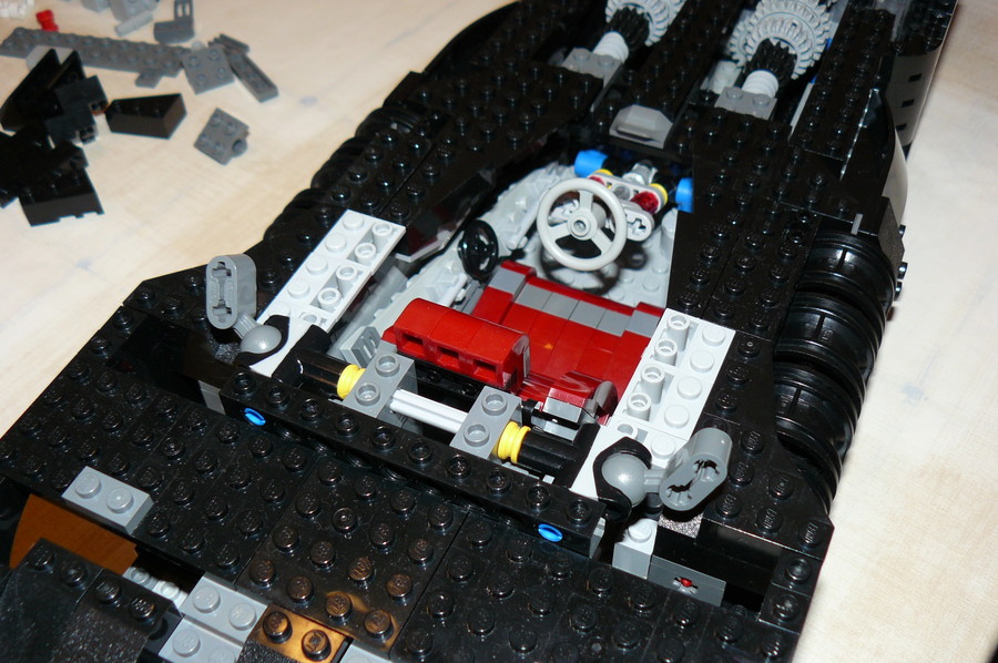  Lego 7784 The Batmobile: Ultimate Collectors Edition (2006)